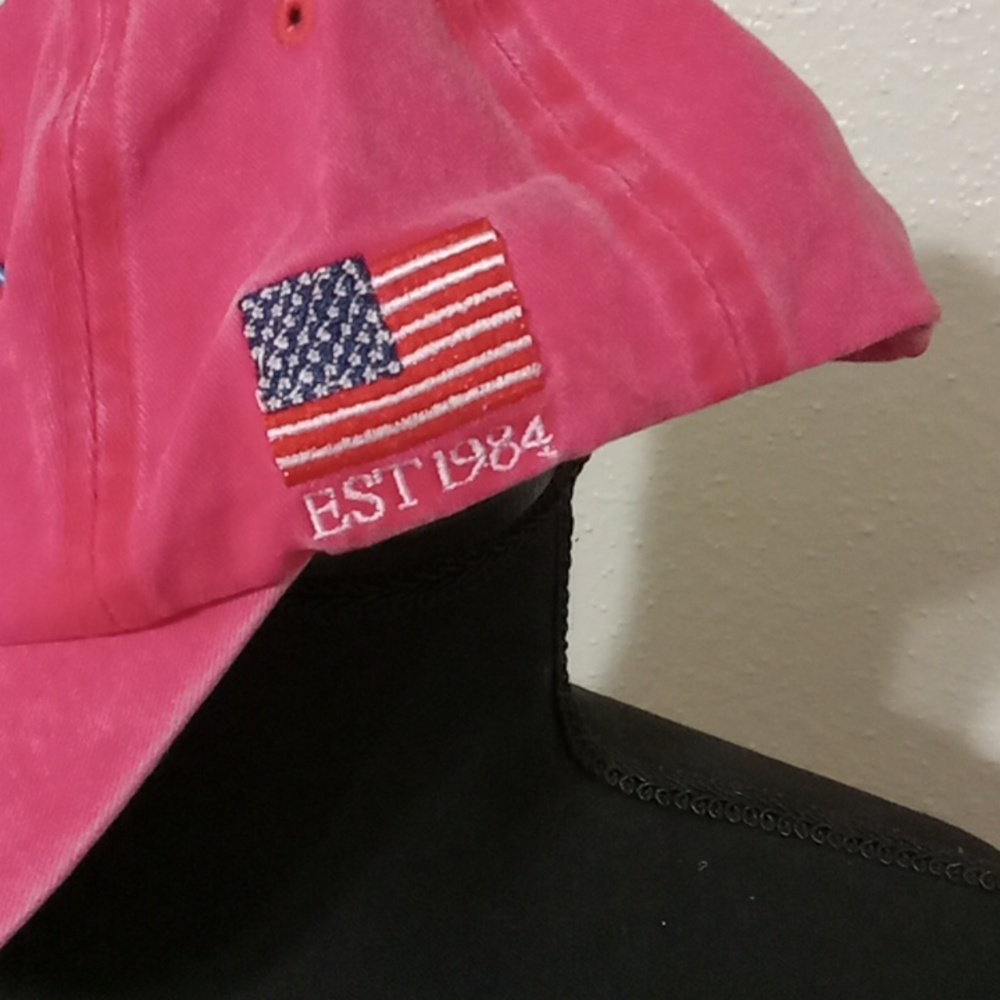 Red cap - Picture 2 of 4